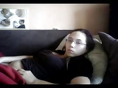 Tare tipul manevrează copilul pe membru de