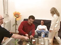 A scos propriul sex la domiciliu camera