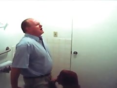 A decolat de pe un video tineri