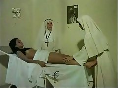 Extragerea prietena cu sfârșitul pe piept