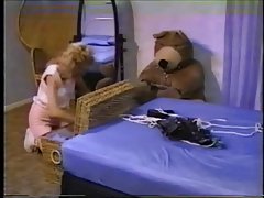 Bancherul a zidit în biroul său un bordel cu părul blond curve