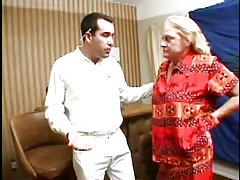 Două drăguț fete în chiloți și un tip