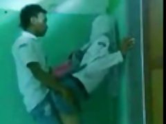 Sperma pe fata tineri amatori la o petrecere hardcore