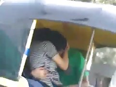 De ce trage o pereche de blugi, atunci când se poate în ele