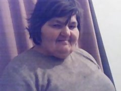 Tăbăcite junci pe plaja cu o sticla de pepsi