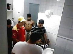 Negresă a vrut intima cu o fata