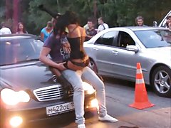 Dezbrăcat și în fața aparatului de fotografiat