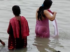 Două lesbiene în camera de aburi