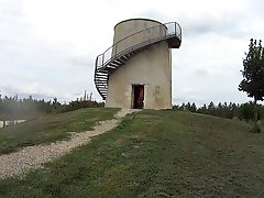 Fata de energizeaza-te cu degetele și se duce să facă sex