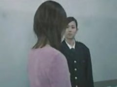 Bruneta sub doi membri ai