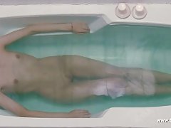 Vibrator și membru în mâinile